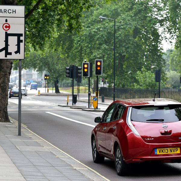 2013 Nissan Leaf congestion charge sign